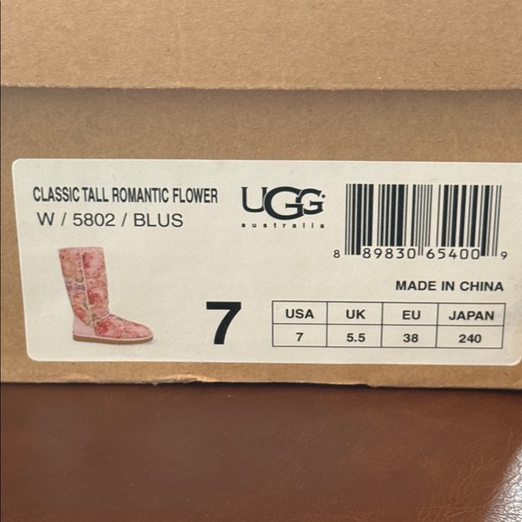 ***RARE••••UGG Pink Floral Tall Boots ,Like new Sz 7 - Picture 2 of 7